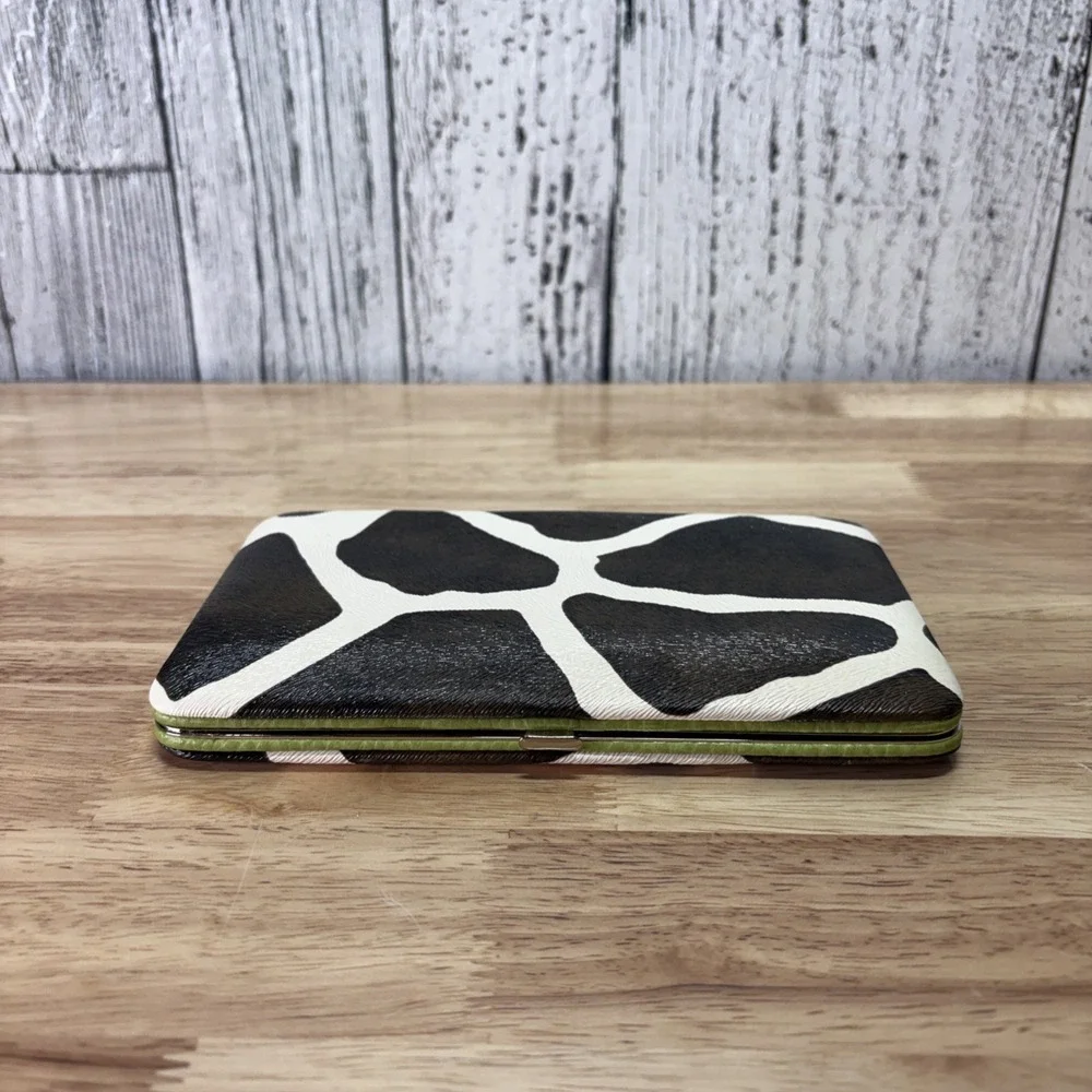 New Giraffe Print Hard Case Clutch Wallet Checkbook Credit Card Black Trim